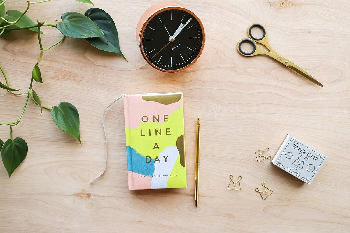 Modern One Line a Day: a Five-Year Memory Book
